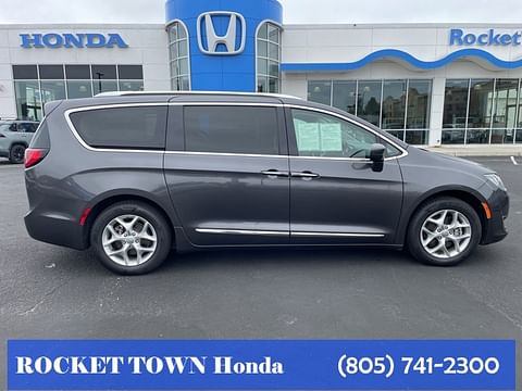 1 image of 2019 Chrysler Pacifica Touring L